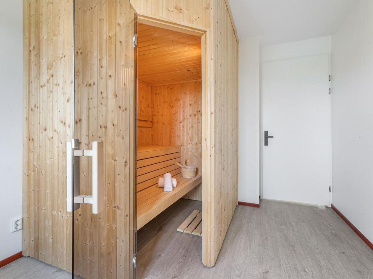 Luxury 4-Person Residence In The Holiday Park Landal Esonstad Anjum Extérieur photo